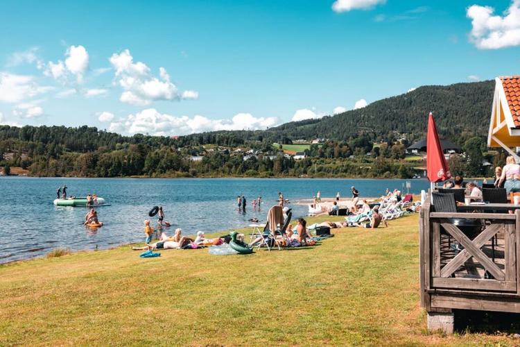 stranden med utsikt från stugor Norsjø Telemark